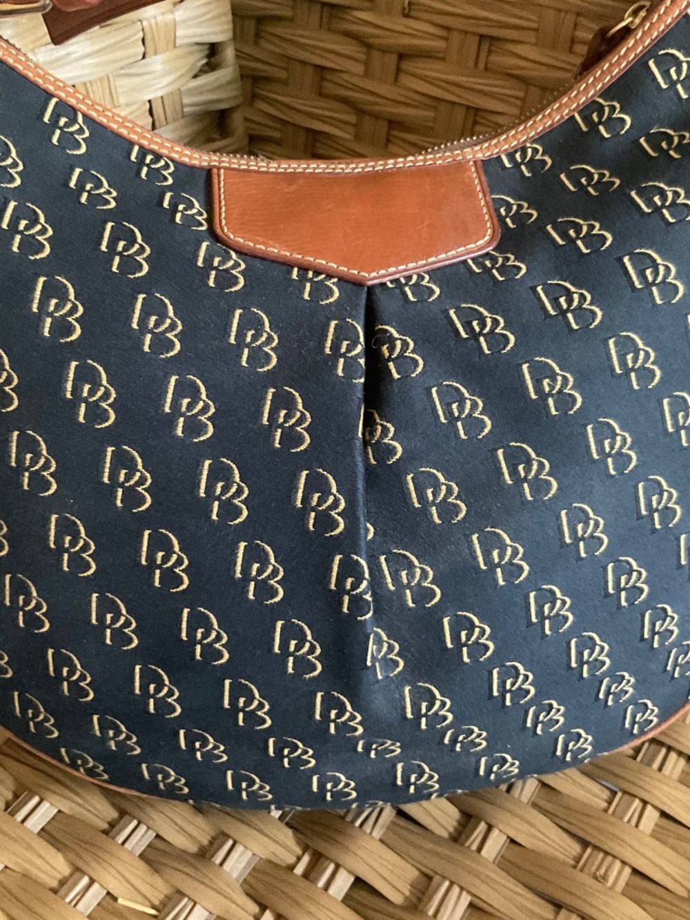 Like new Dooney & Bourke monogram hobo bag - Picture 3 of 10